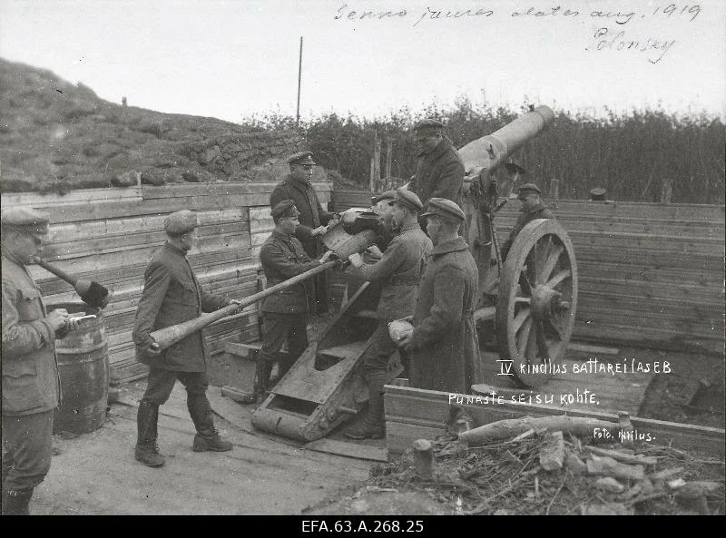 Эстонская артиллерийская батарея в районе Изборска в 1919 г.